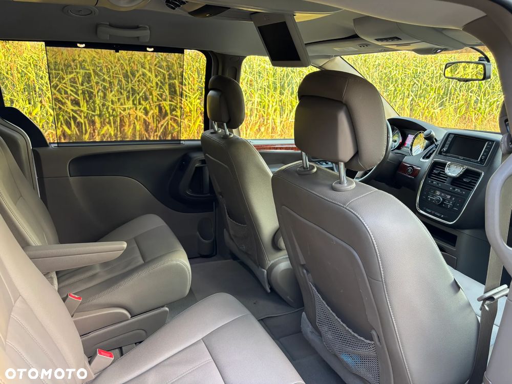 Chrysler Town & Country 3.6 Limited - 16