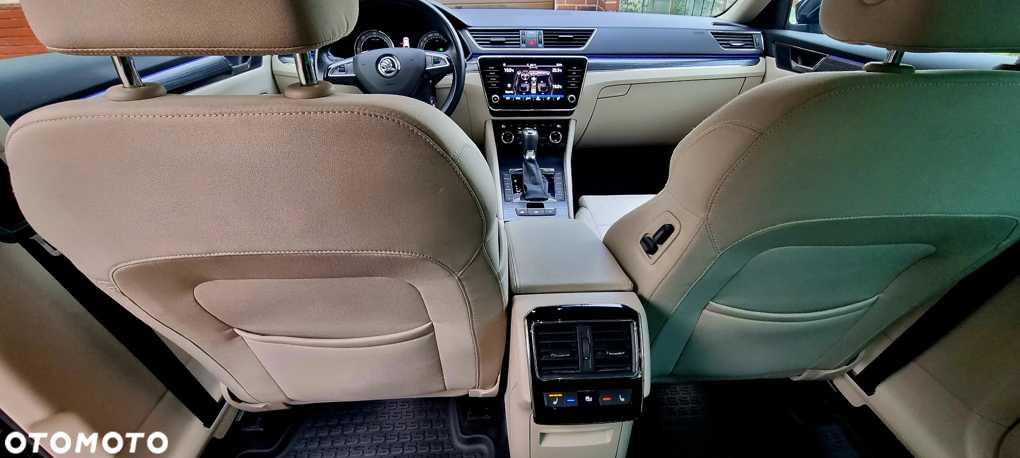 Skoda Superb 2.0 TDI SCR Style DSG - 24