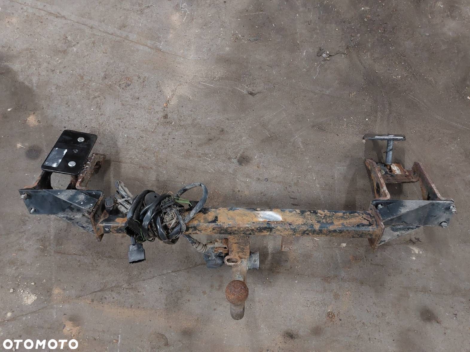 HAK HOLOWNICZY BRAK TABLICZKI OPEL MERIVA A - 1