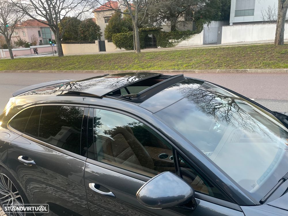 Porsche Panamera Sport Turismo 4 E-Hybrid 10 Years Edition - 11