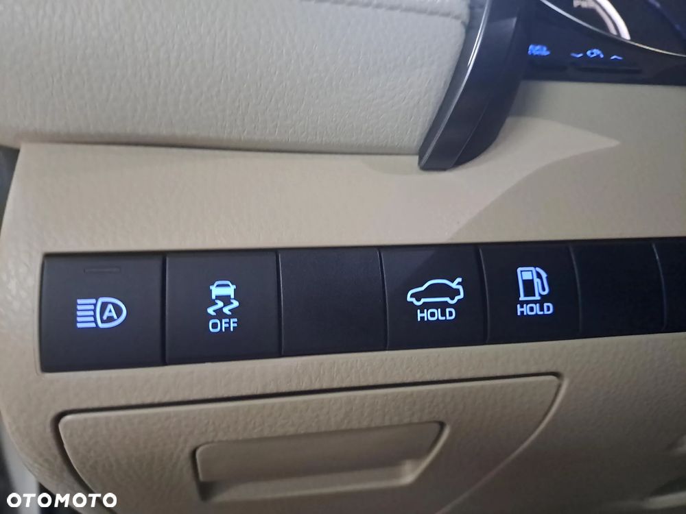 Toyota Camry 2.5 Hybrid Executive CVT - 22