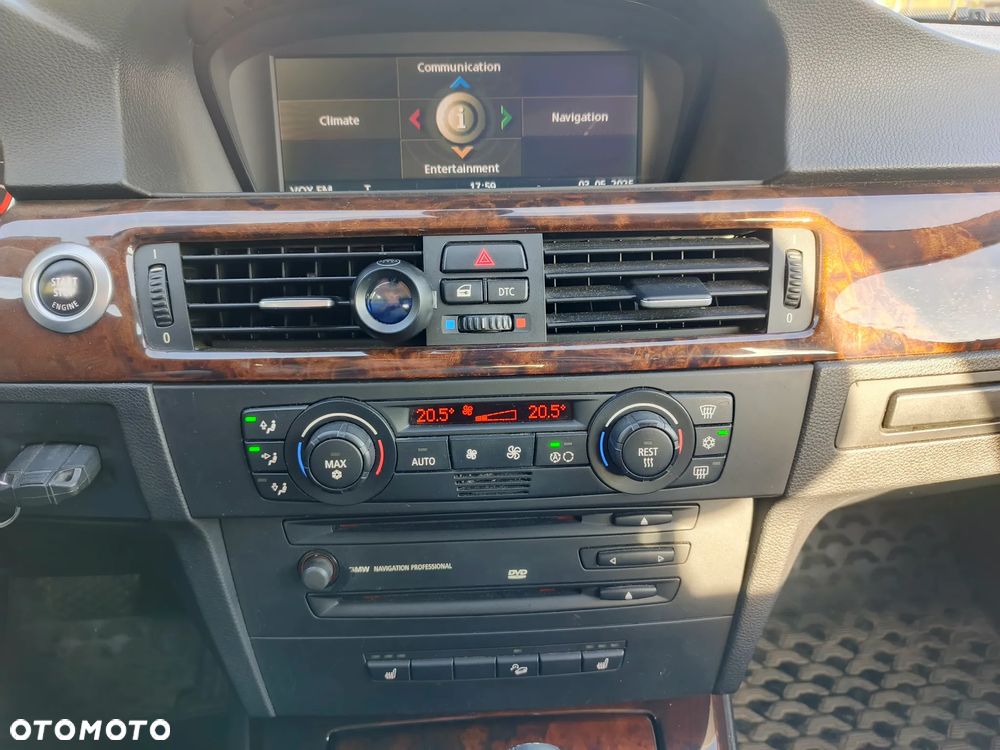BMW Seria 3 325xi - 14