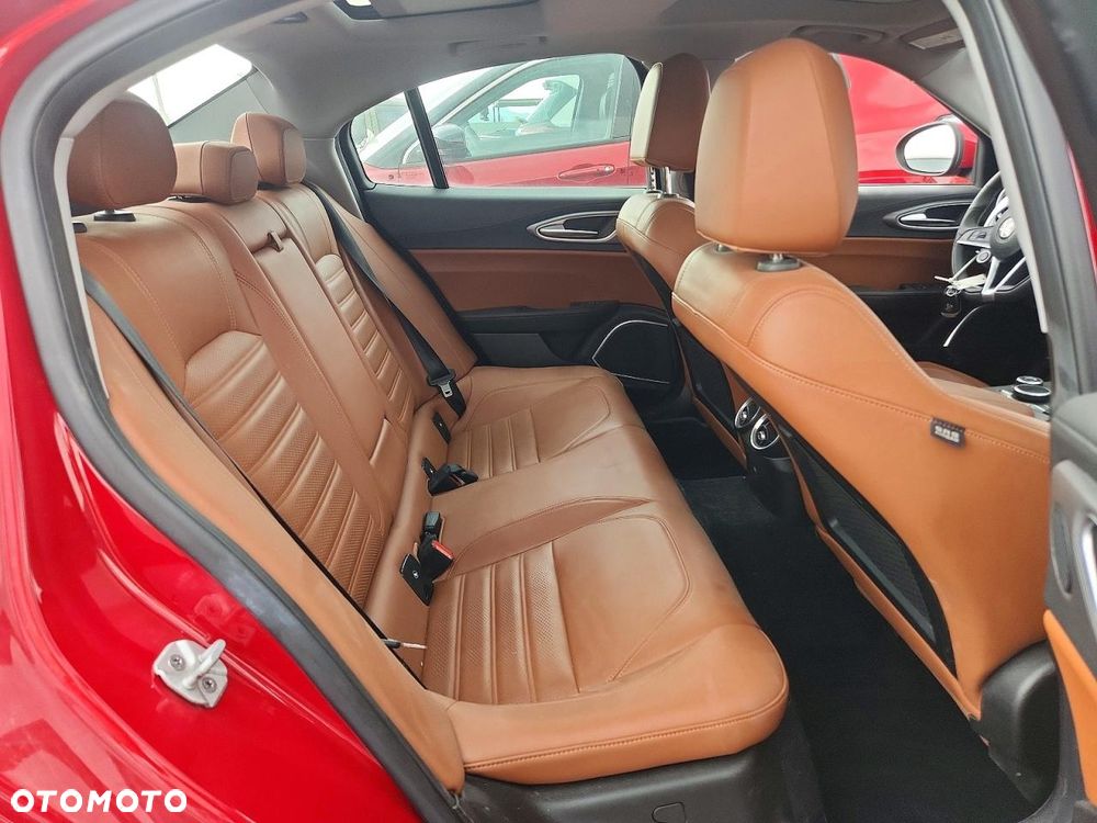 Alfa Romeo Giulia 2.0 Turbo TI Q4 - 10