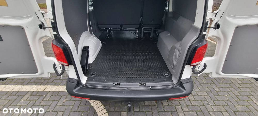Volkswagen Transporter L1H1 Plus Trendline DSG - 13