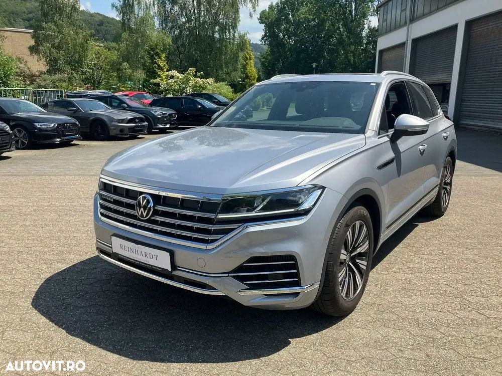 Volkswagen Touareg - 1
