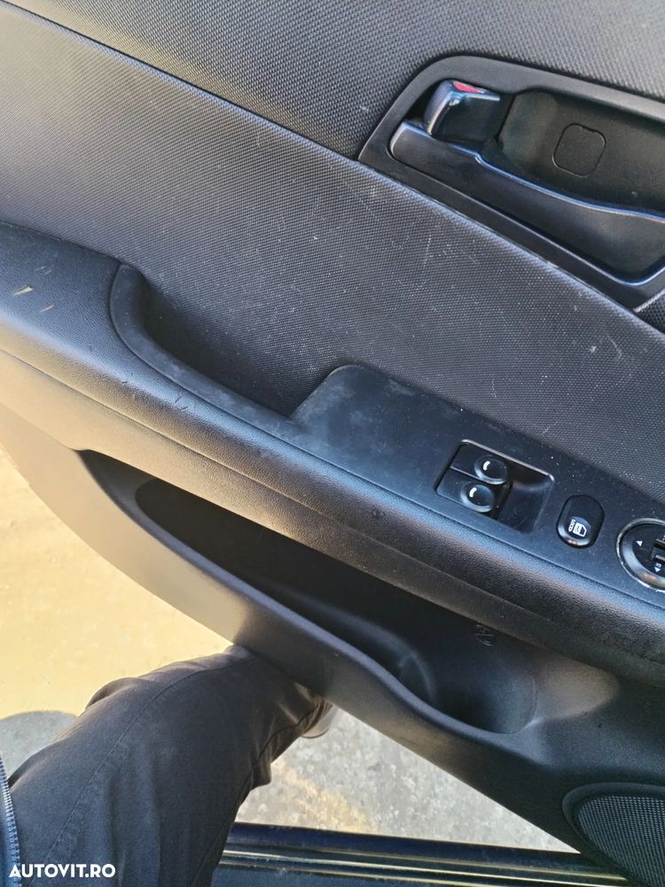 Hyundai i30 1.6 CRDi CLASSIC - 11