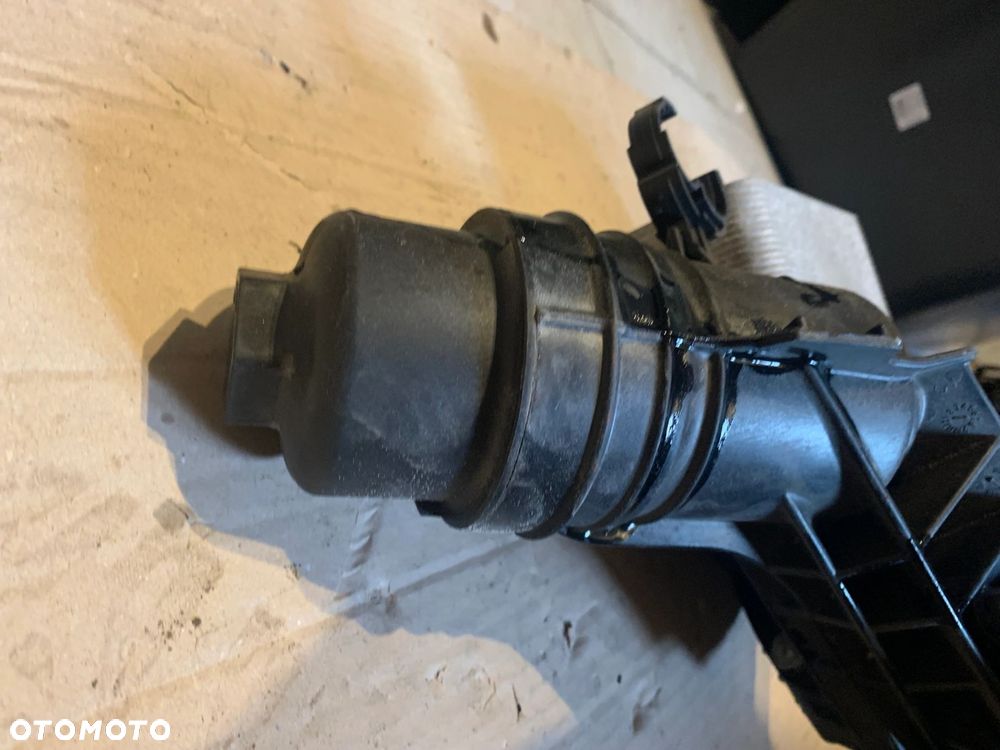 CHŁODNICZKA OBUDOWA FILTRA OLEJU BMW G20 G21 G22 G23 G26 G30 G31 G01 G02 - 4
