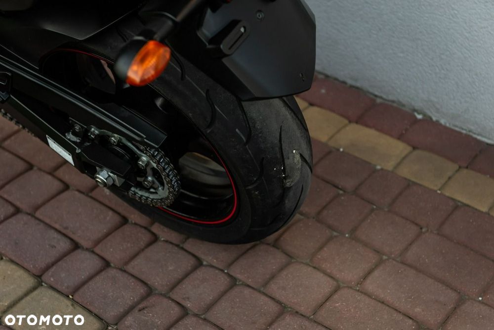 Yamaha FZ - 12