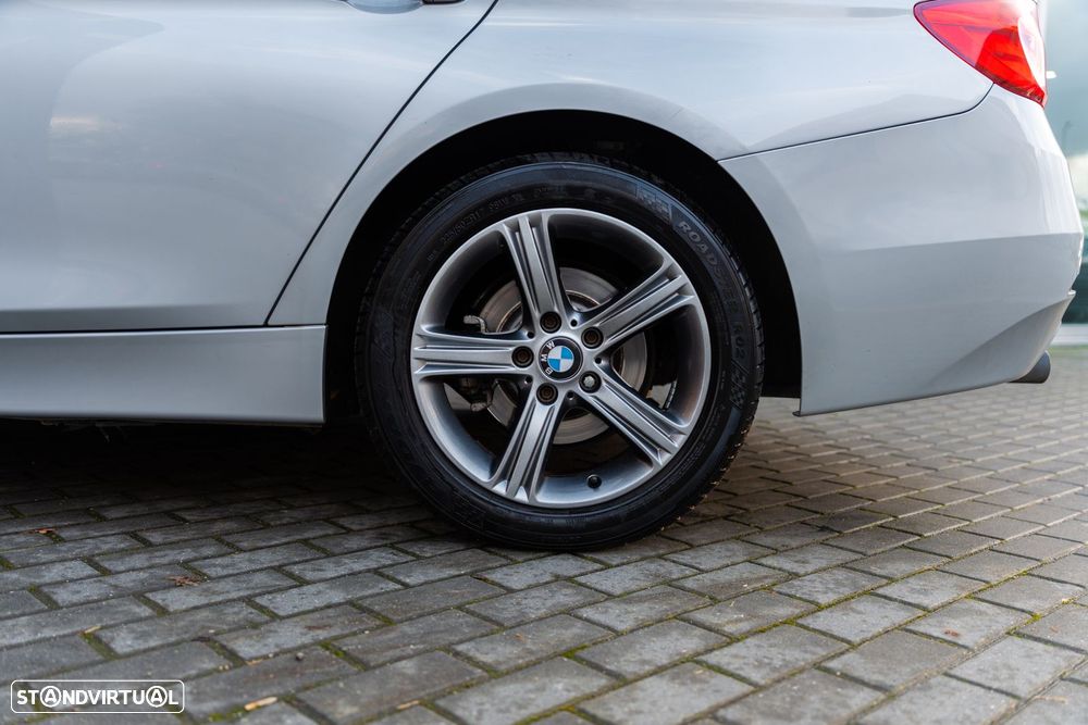 BMW 318 d Line Sport - 23