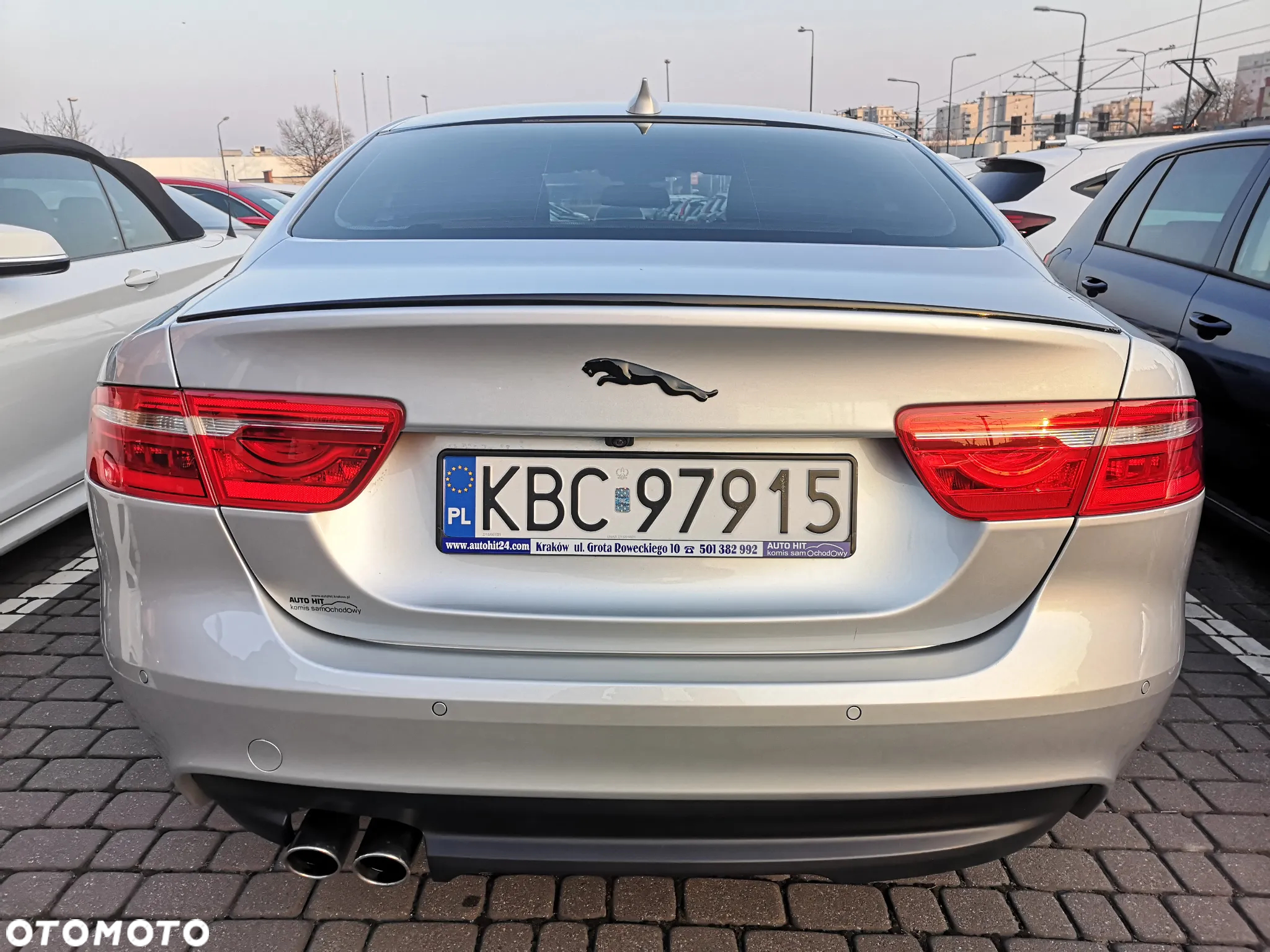 Jaguar XE 2.0 D R-Sport - 4