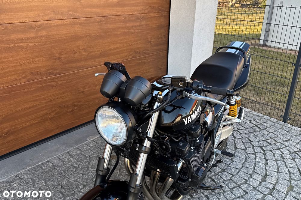 Yamaha XJR - 22