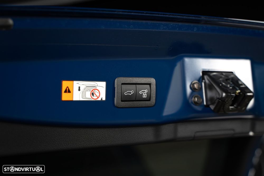 Toyota Prius 2.0 Plug-in Luxury - 48