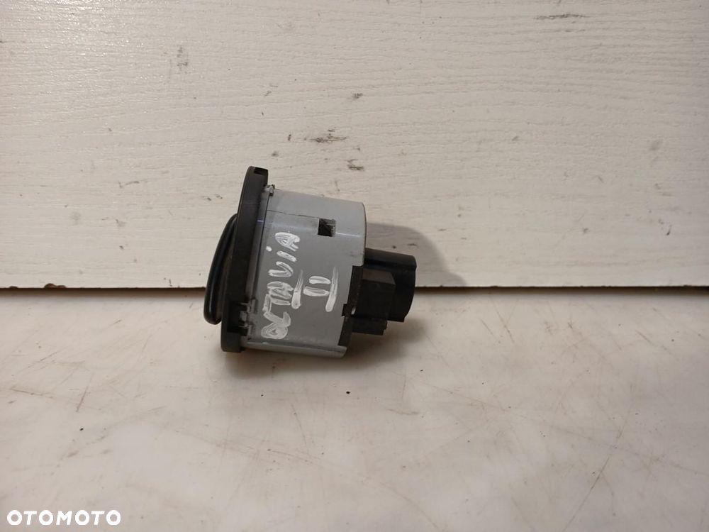 WŁĄCZNIK ŚWIATEŁ PRZEŁĄCZNIK SKODA OCTAVIA II 1Z0941431J - 2