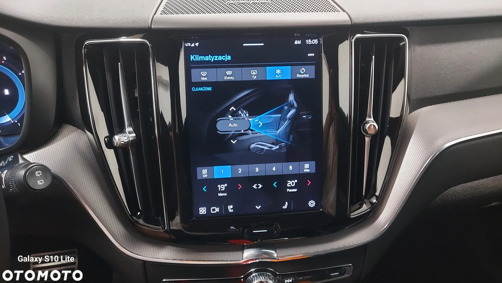 Volvo XC 60 B4 D Plus Dark - 30