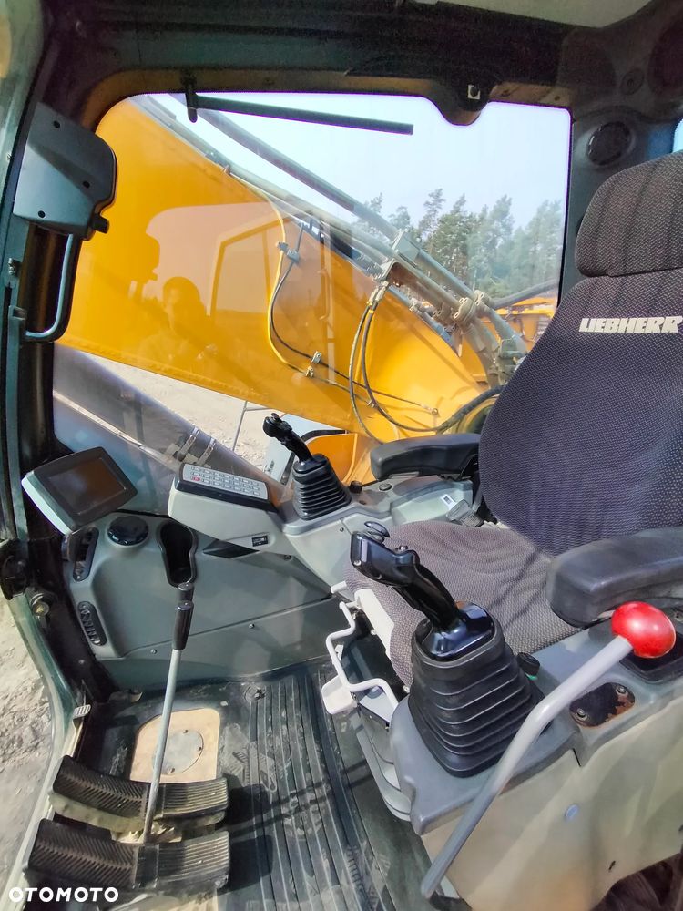 Liebherr R946 LC - 18