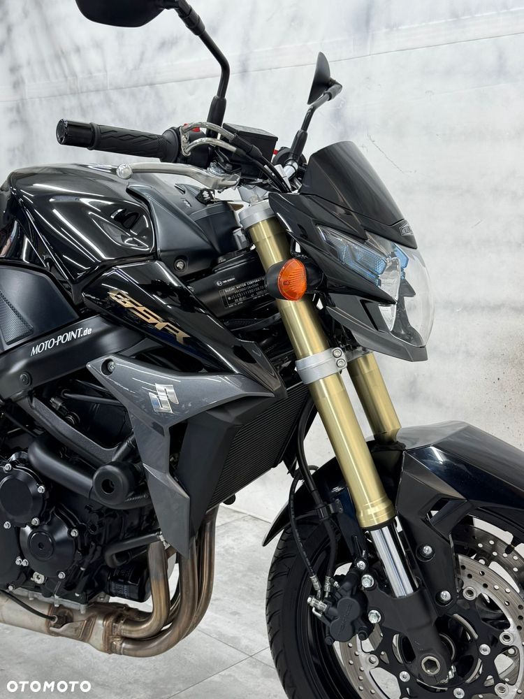 Suzuki GSR - 6