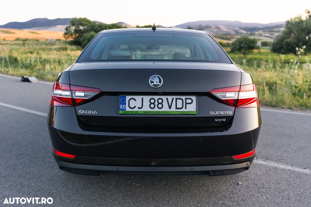 Skoda Superb 2.0 TDI DSG 4X4 Style - 8