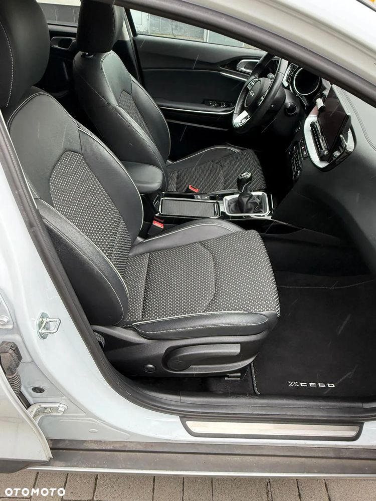 Kia XCeed 1.0 T-GDI L Business Line - 16