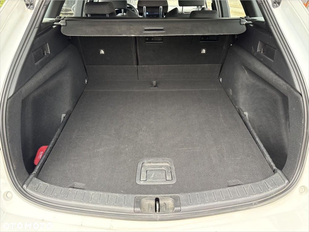 Toyota Corolla 1.8 Hybrid GPF Comfort - 16