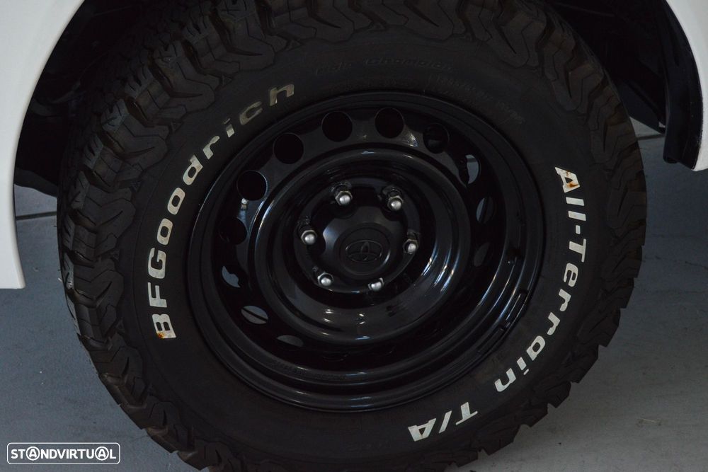 Toyota Hilux 2.4 D-4D 4WD CD CM - 24