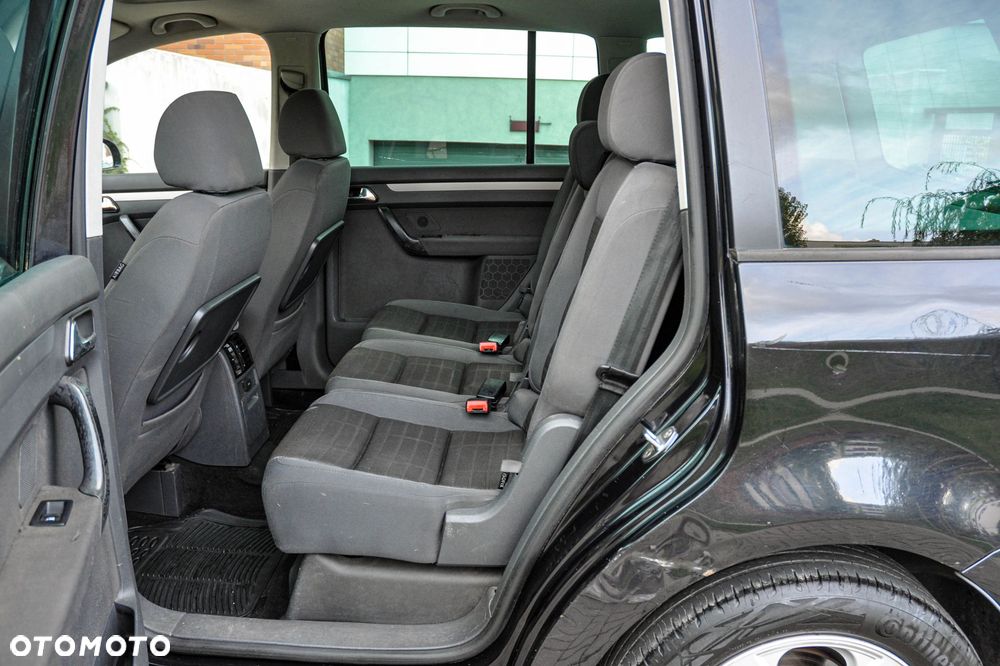 Volkswagen Touran - 8