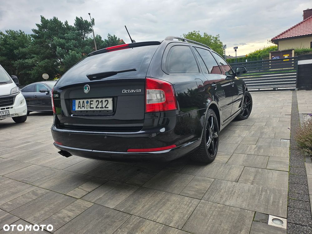Skoda Octavia 2.0 TDI CR DPF DSG RS - 3