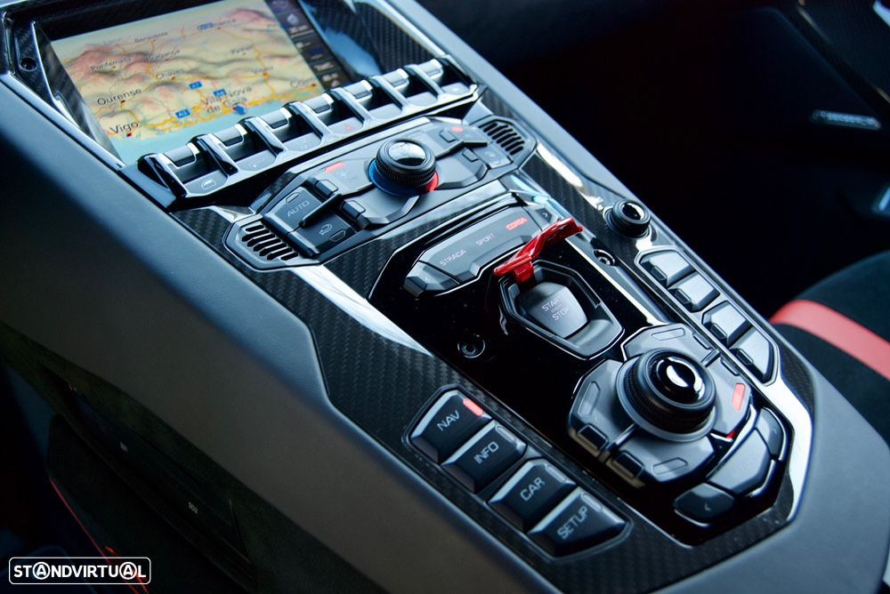 Lamborghini Aventador 6.5 V12 LP750-4 SV - 38