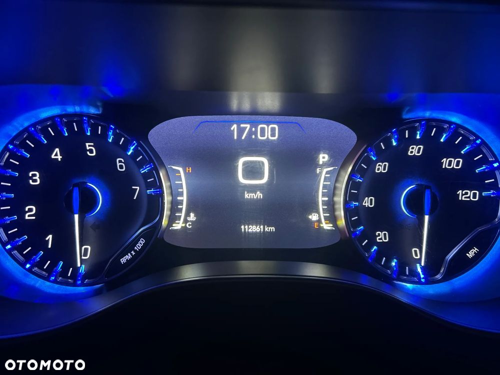 Chrysler Pacifica - 36