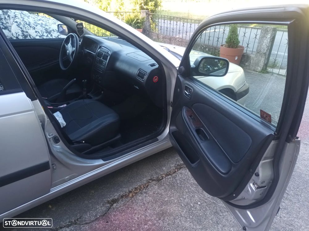 Toyota Avensis SW - 9