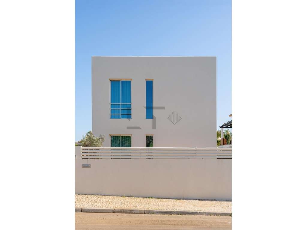 Villa de Luxo com 300 m2 com Piscina, para Venda em Faro, Algarve - Grande imagem: 3/32