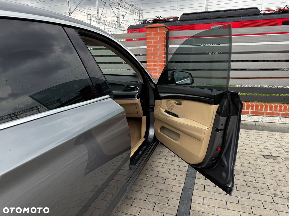 BMW Seria 5 550i - 9