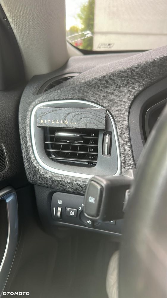Volvo V40 D2 Drive-E Momentum - 27
