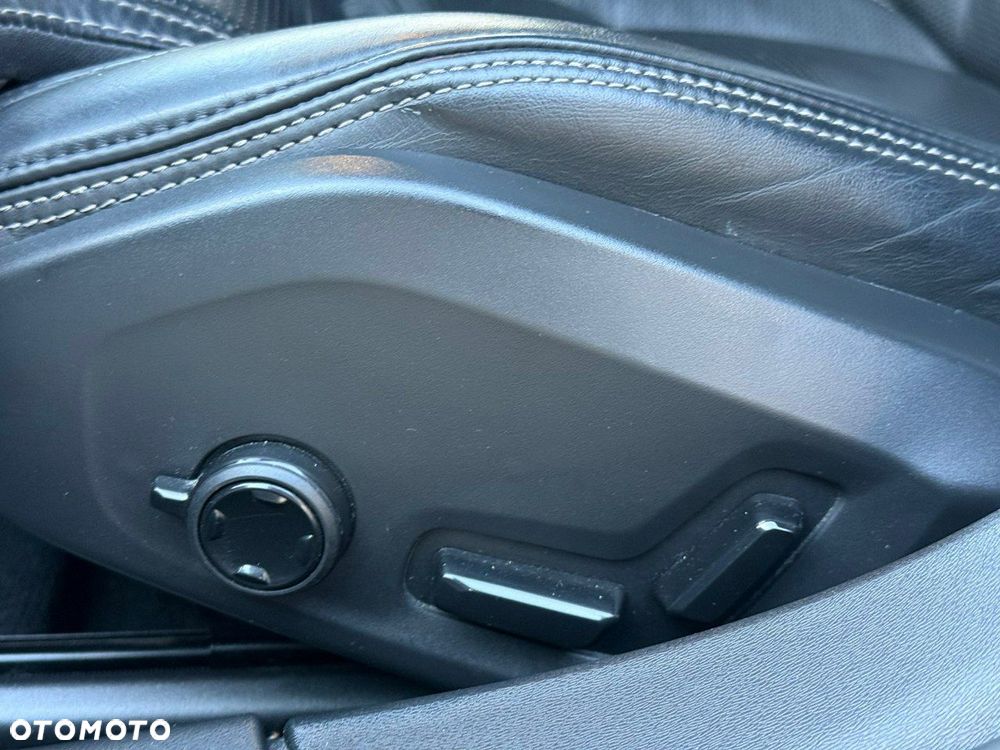 Volvo V90 T8 AWD Plug-In Hybrid R-Design - 23