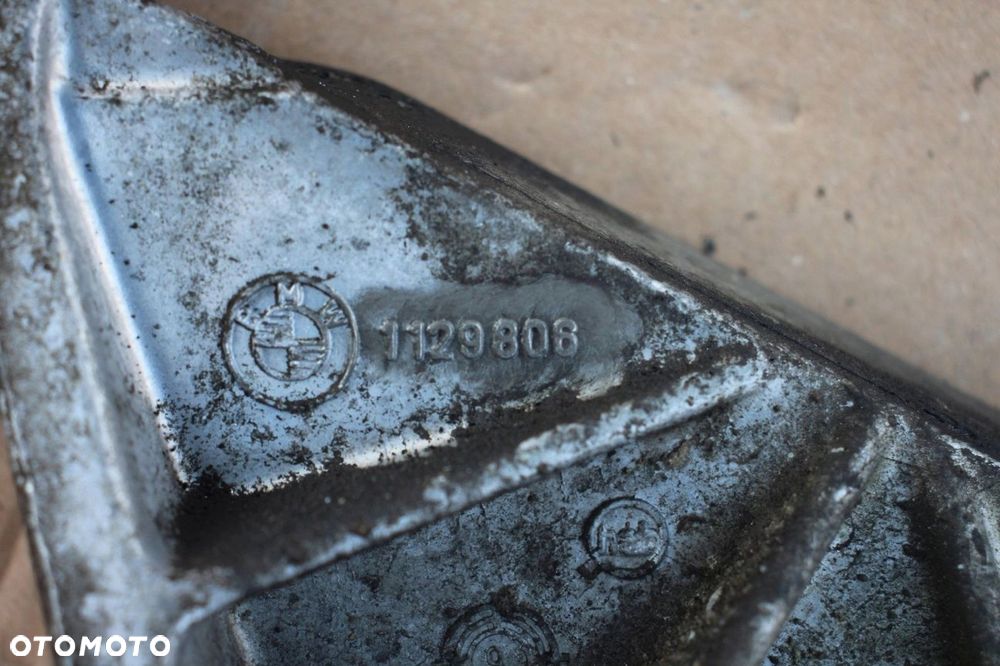 Łapa silnika BMW e32 e34 m30 3.0 3.5 PRAWA 1129806 - 2
