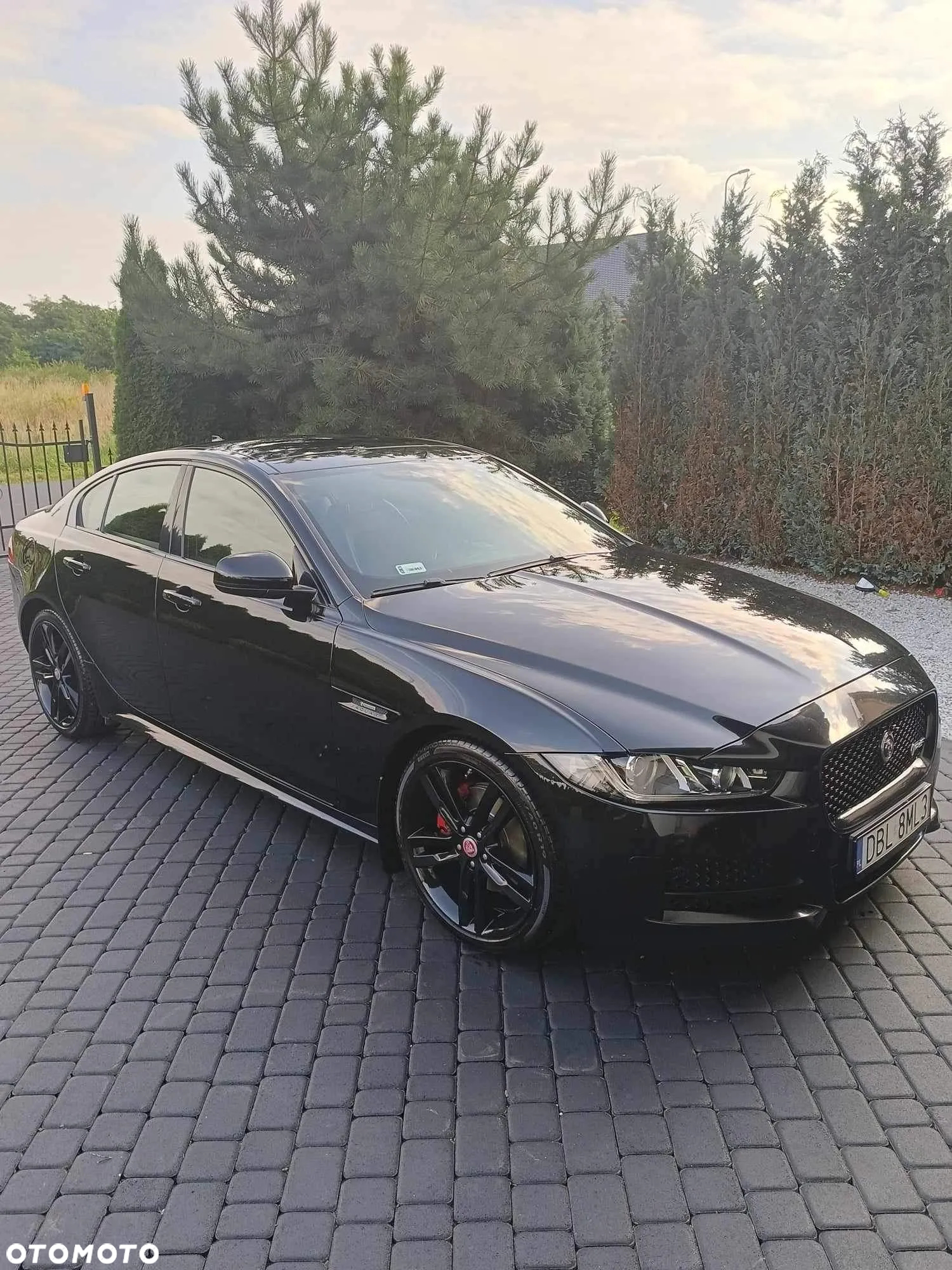 Jaguar XE 2.0 D R-Sport - 2