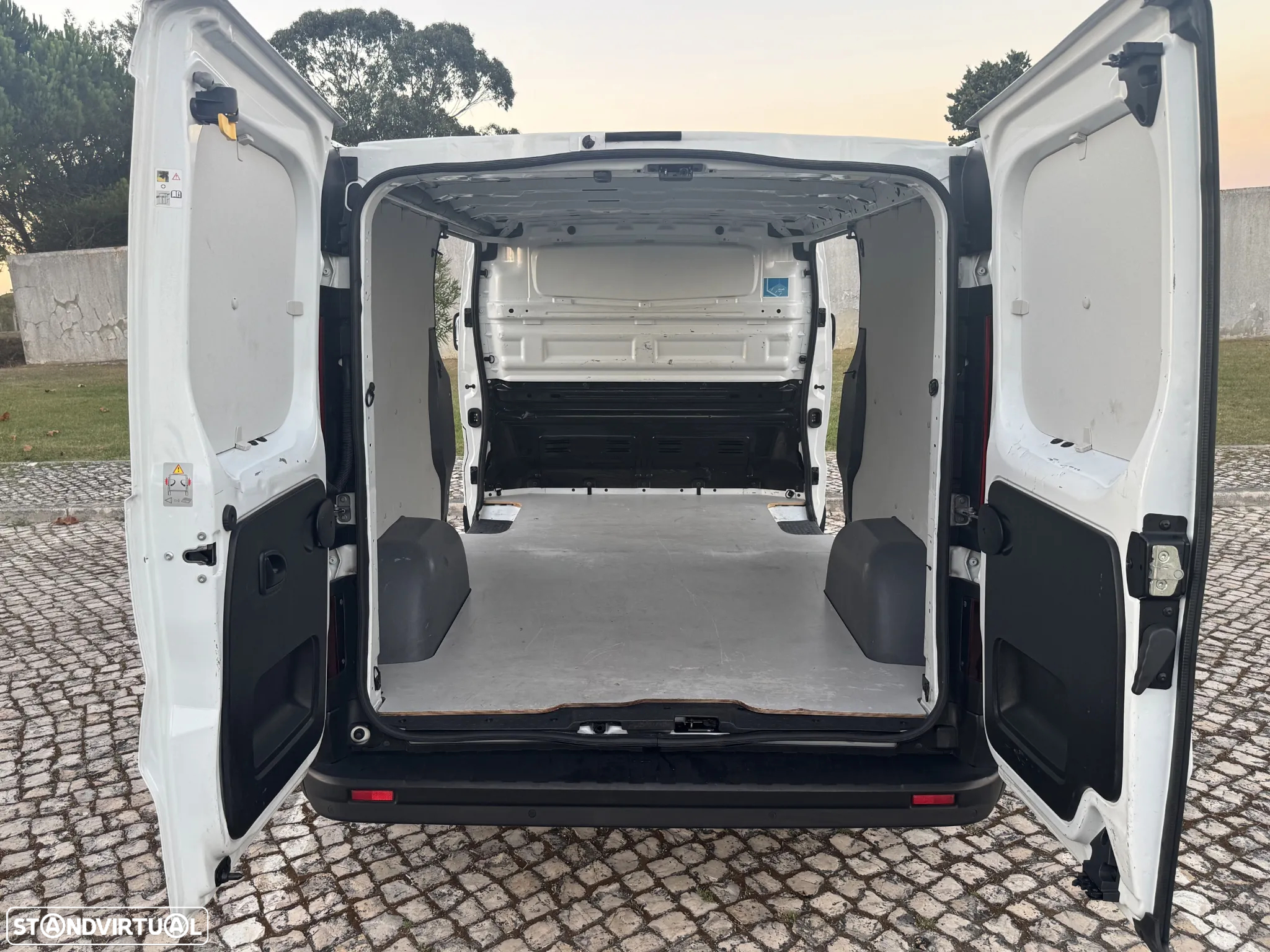 Renault Trafic L2h1 1.6 dci grand confort - 20