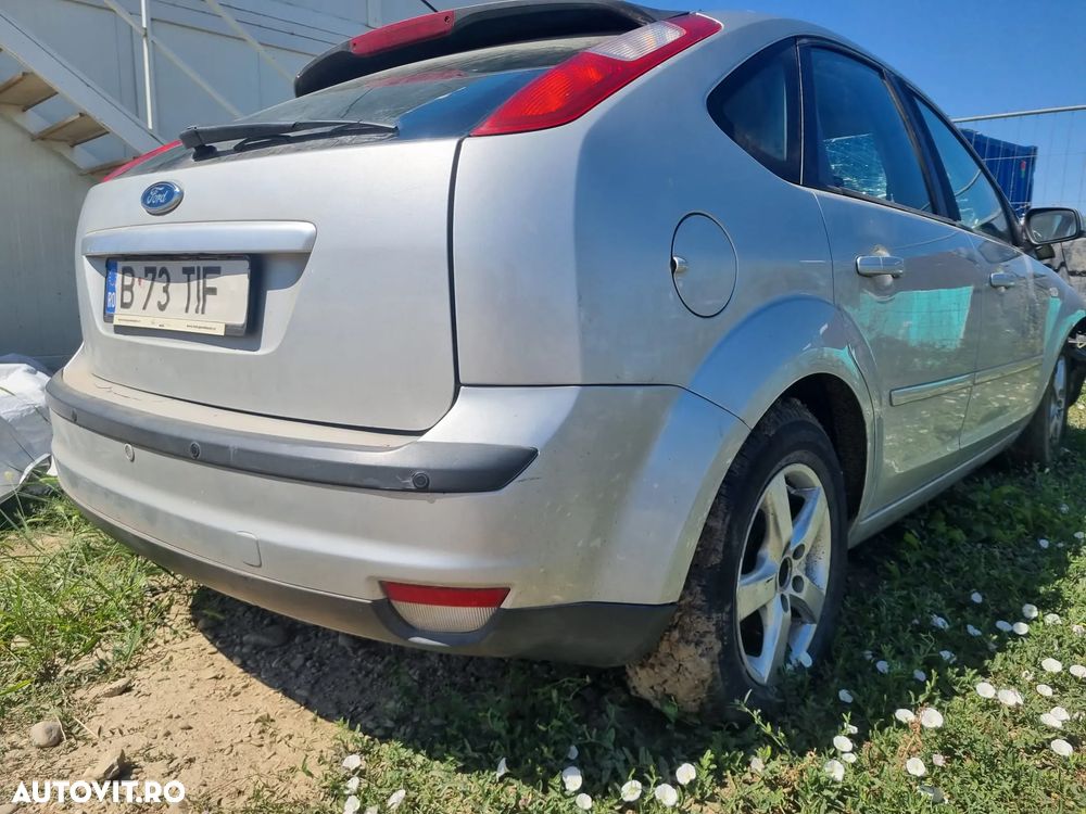 Ford Focus 1.4i Trend - 23