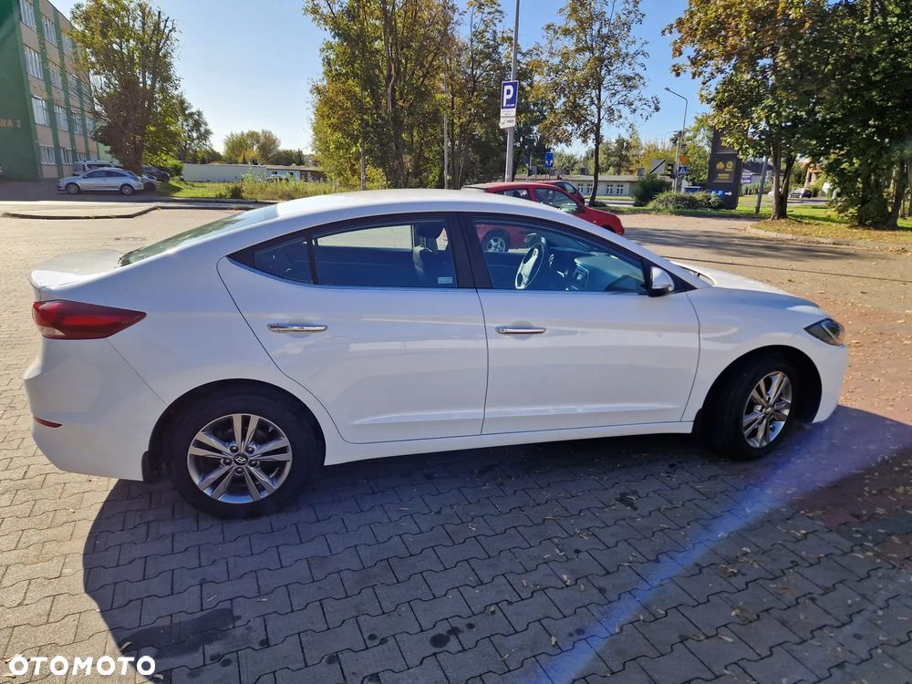 Hyundai Elantra 1.6 Comfort - 6