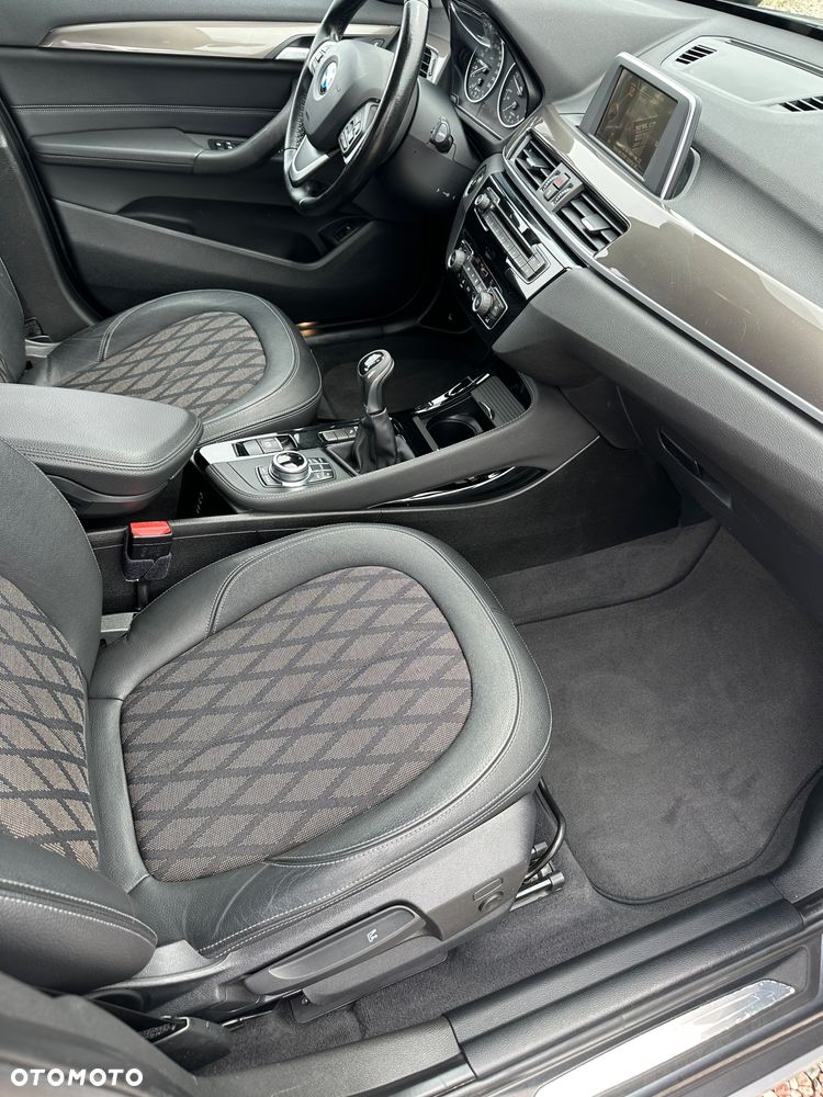 BMW X1 sDrive18d Sport Line - 7