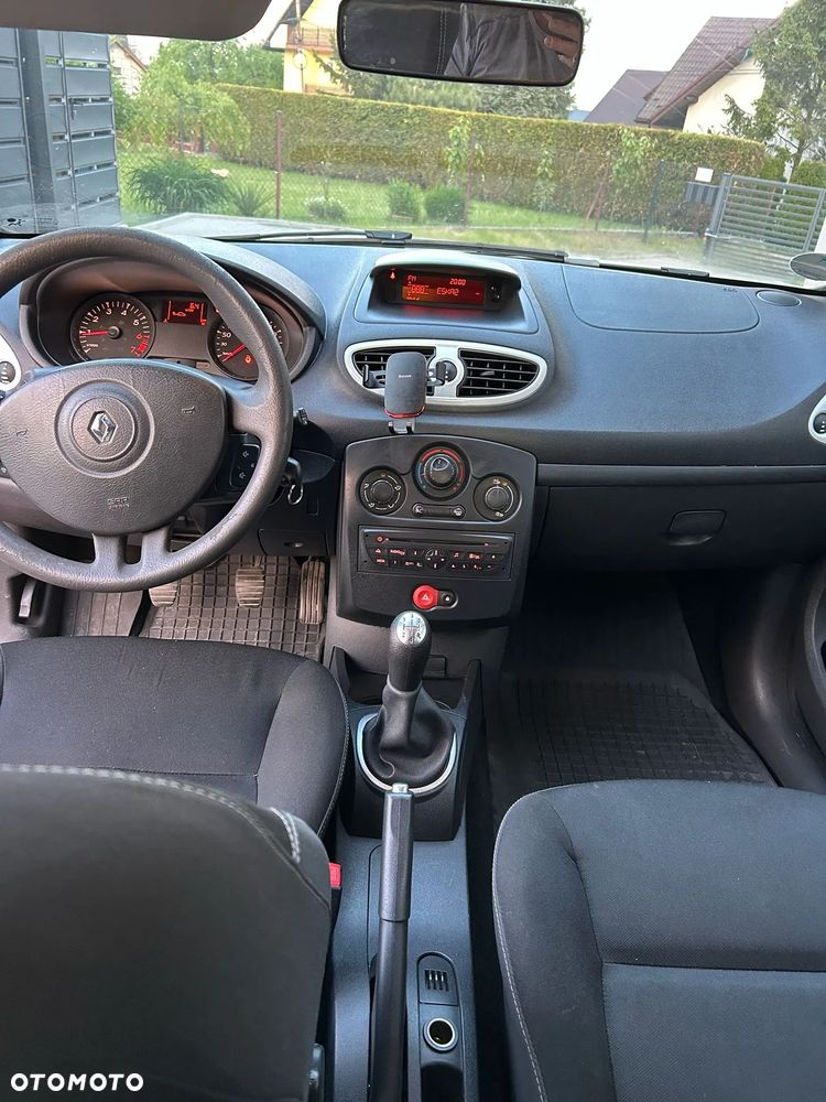 Renault Clio 1.2 16V 75 Expression - 11