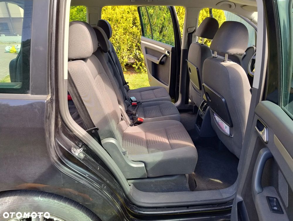 Volkswagen Touran 2.0 TDI Highline - 8