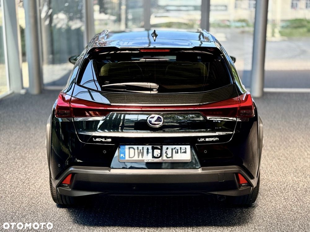 Lexus UX - 8