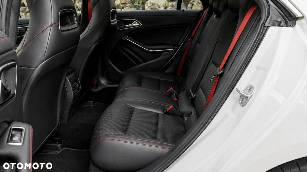Mercedes-Benz CLA 45 AMG 4Matic 7G-DCT - 14