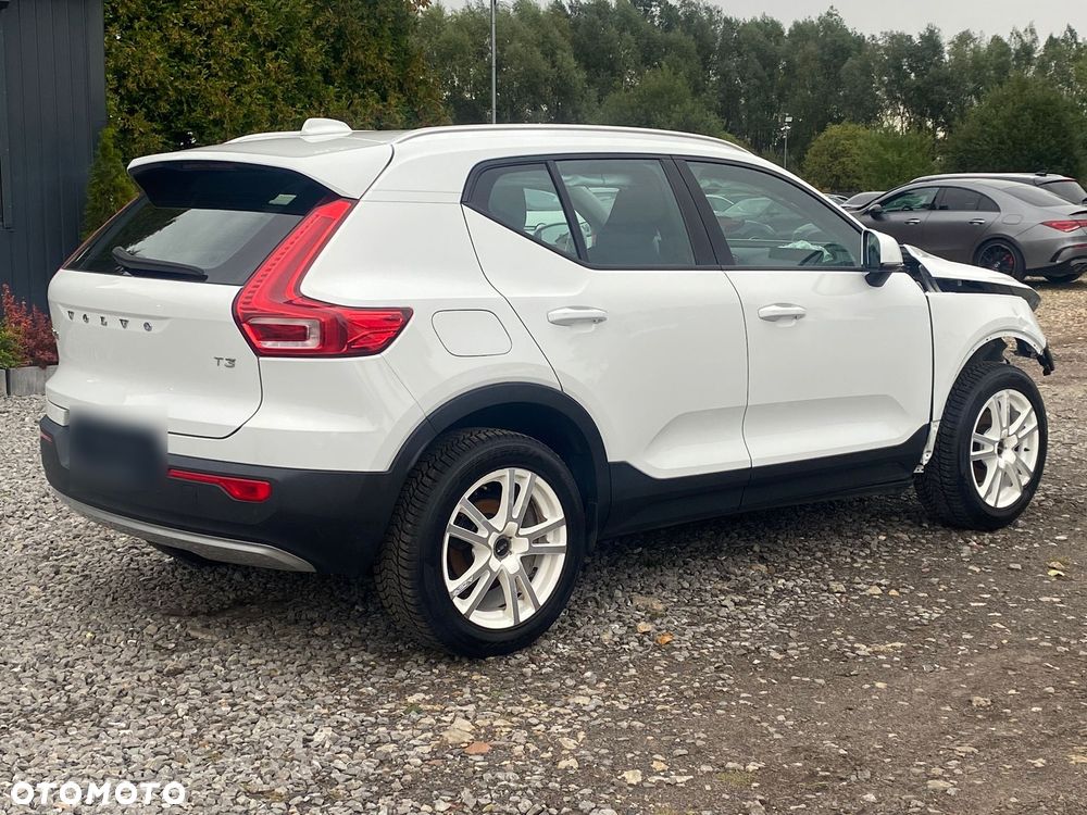 Volvo XC 40 T3 Momentum Pro - 2