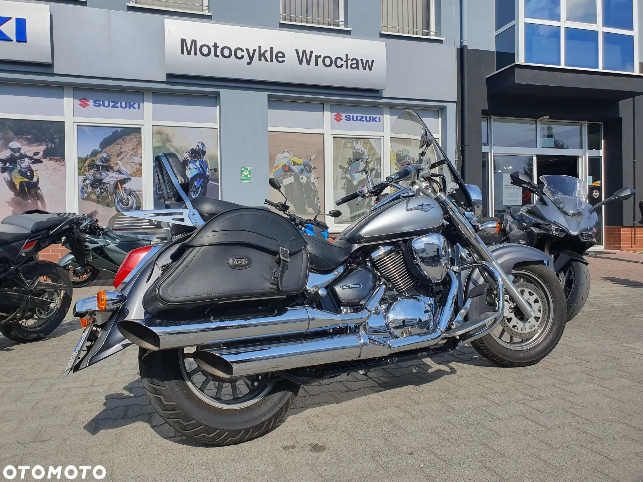 Suzuki Intruder - 4