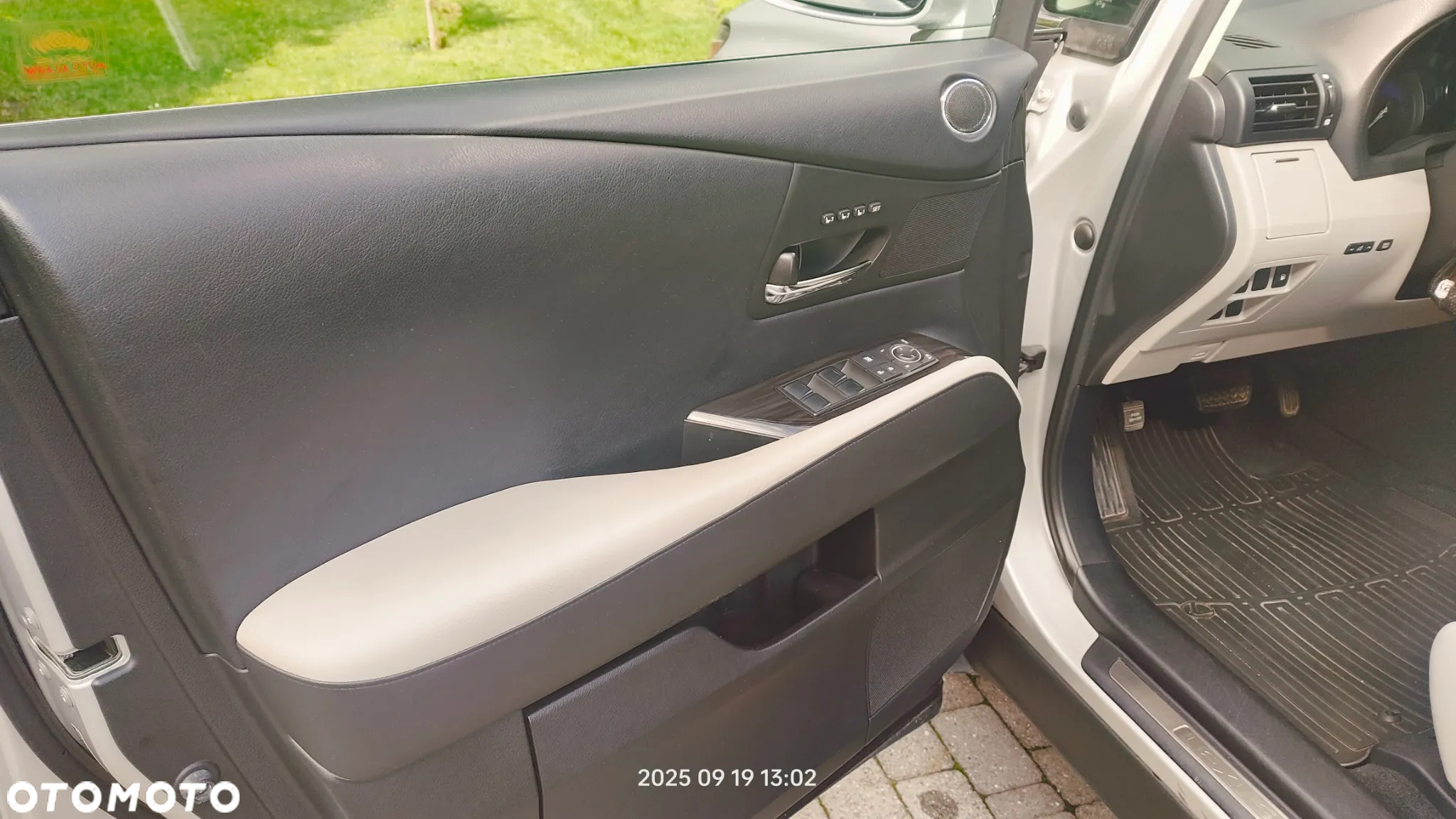 Lexus RX 400h (hybrid) - 13
