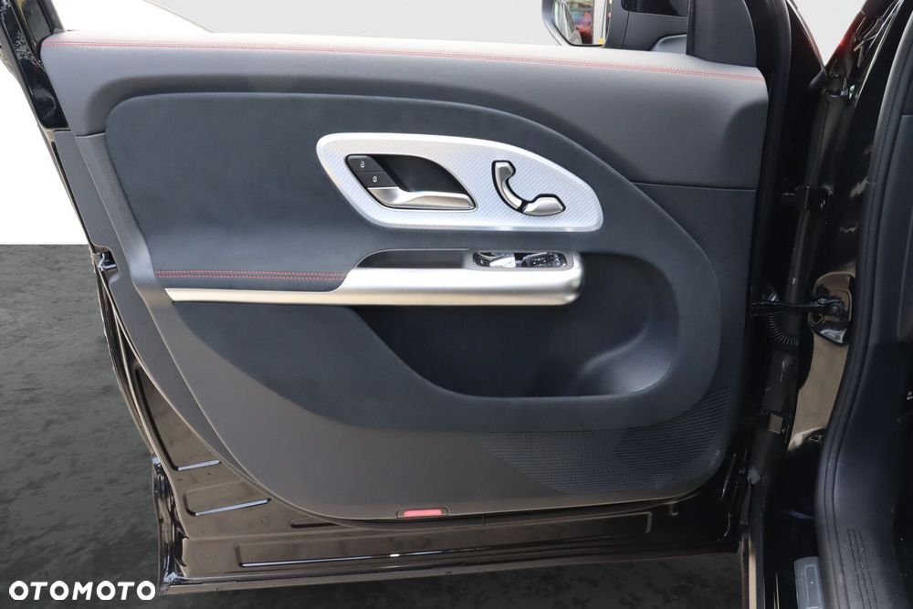 Mercedes-Benz GLB - 8