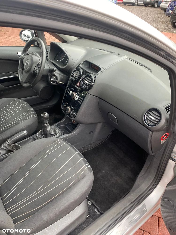 Opel Corsa 1.2 16V Enjoy - 12