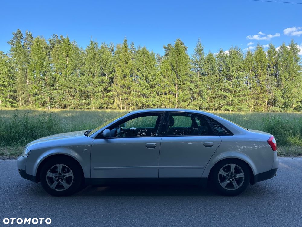 Audi A4 Limousine - 4