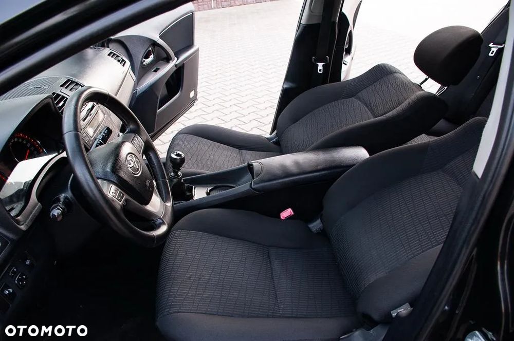 Toyota Avensis 2.2 D-4D X - 27
